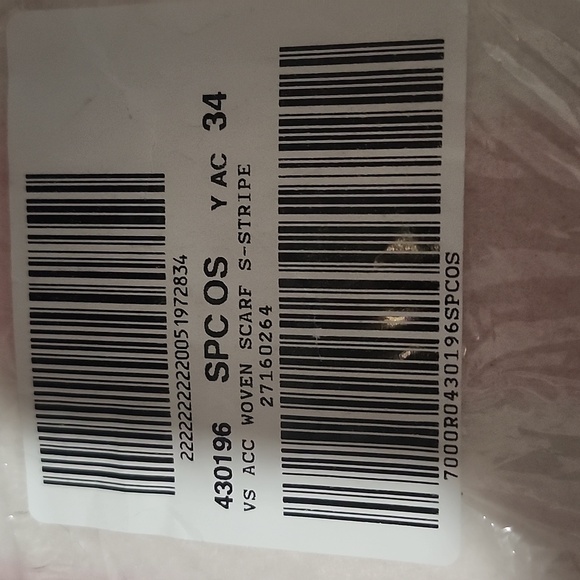 Victoria's Secret Cozy Blanket Scarf NWT - Picture 10 of 11